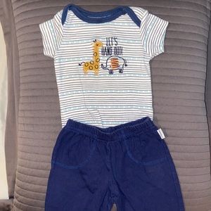 ‘Let’s hangout’ onesie & pant outfit